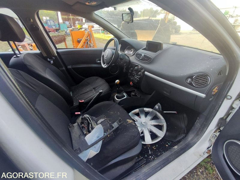 Personenwagen CLIO III 1.5 DCI accidentée 07/2025