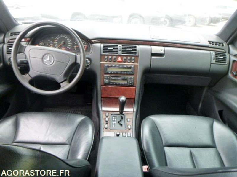 Personenwagen MERCEDES classe E 420 v8 W210 - 1996 - immatriculation espagnole