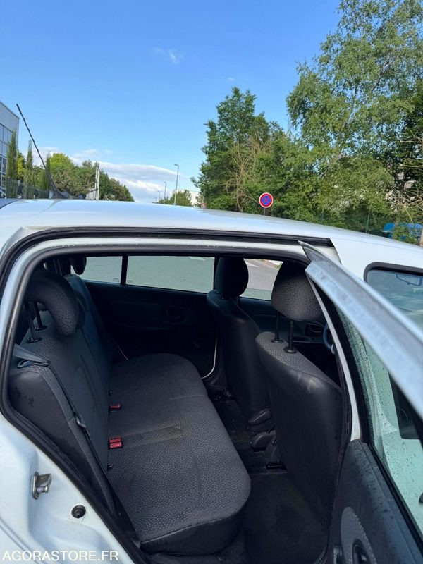 Personenwagen RENAULT CLIO 1.5 DCI 70 000 KM