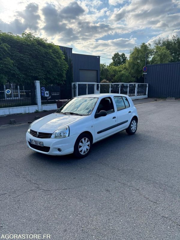 Personenwagen RENAULT CLIO 1.5 DCI 70 000 KM