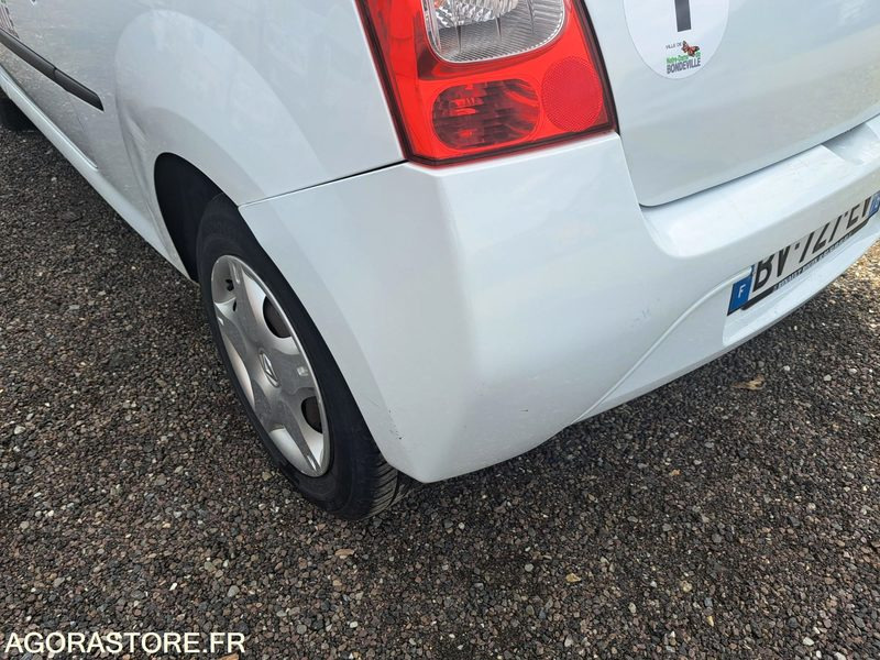 Personenwagen RENAULT TWINGO 92000KM 20/09/2011