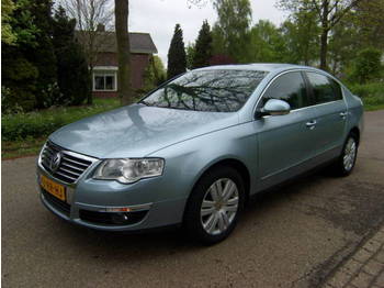 VW Passat 2.0 FSI Highline Topzustand - personenwagen