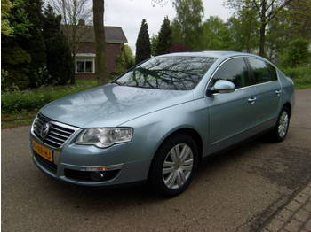 VW Passat 2.0 FSI Highline Topzustand - Personenwagen