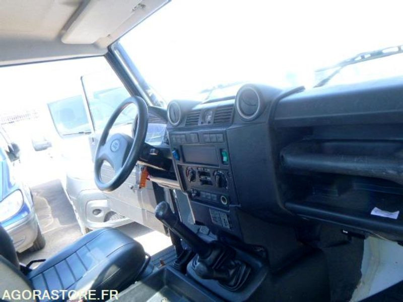 SUV DEFENDER -Land Rover - 131930km - 122ch