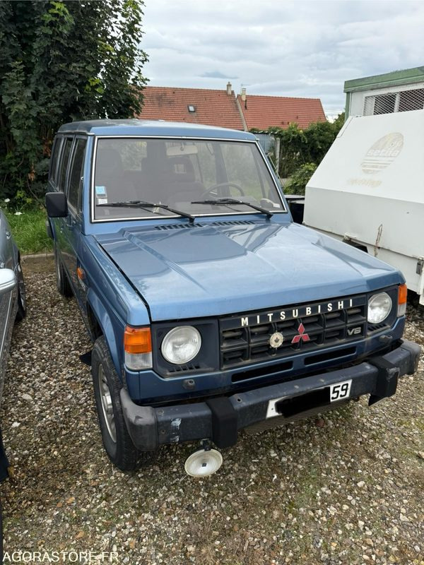 SUV Mitsubishi Pajero v6