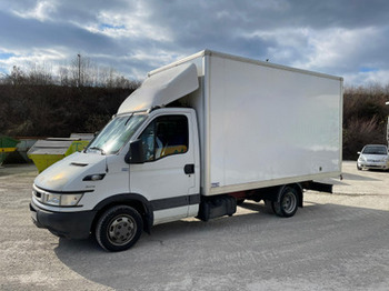 Bestelwagen gesloten laadbak IVECO 35C15