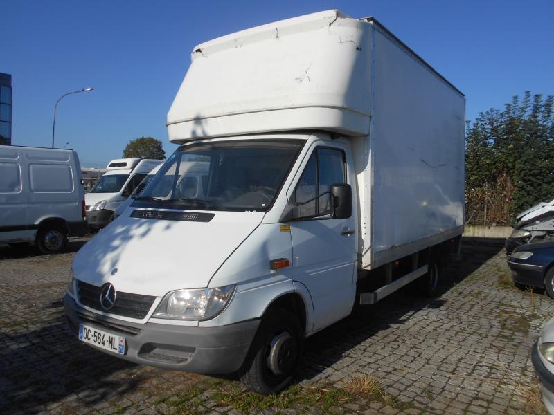 Bestelwagen gesloten laadbak Mercedes 411