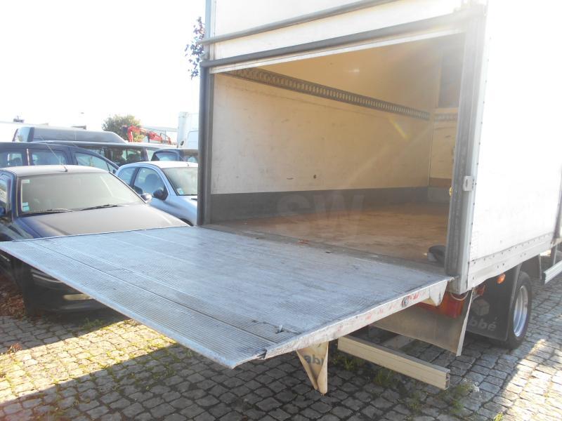 Bestelwagen gesloten laadbak Mercedes 411