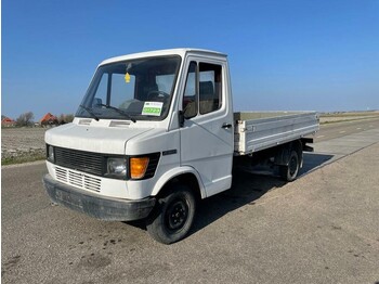Mercedes-Benz 200-serie 208 D - bestelwagen met open laadbak