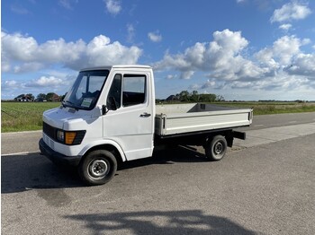 Mercedes-Benz 200-serie 208 D - bestelwagen met open laadbak