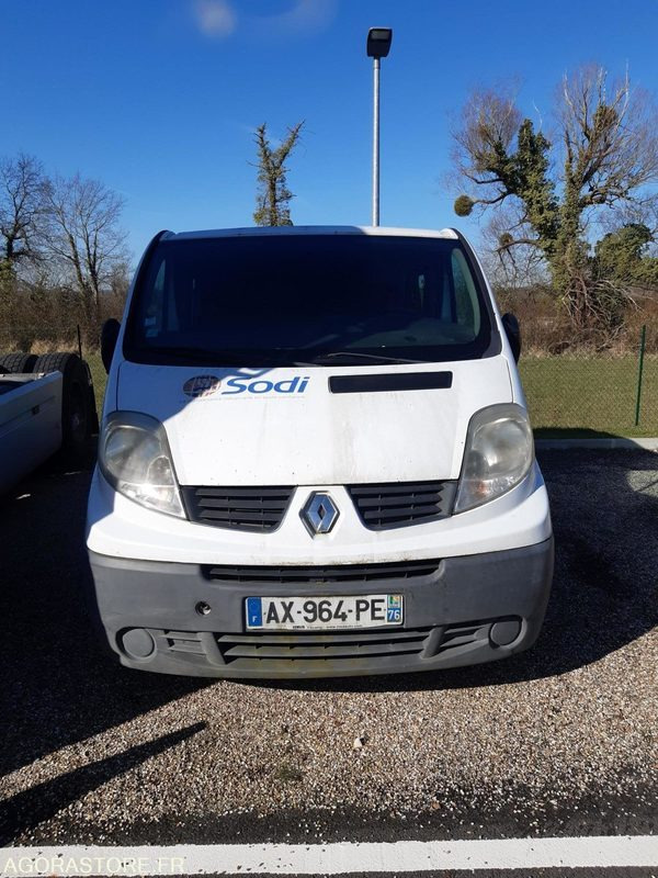 Gesloten bestelwagen FOURGON TRAFIC - 2010 / 250 000 KM - AX-964-PE
