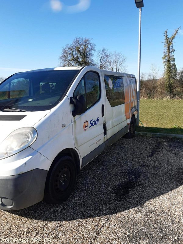 Gesloten bestelwagen FOURGON TRAFIC - 2010 / 250 000 KM - AX-964-PE