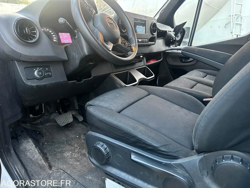 Gesloten bestelwagen MERCEDES SPRINTER - 2021 - 65000 KM