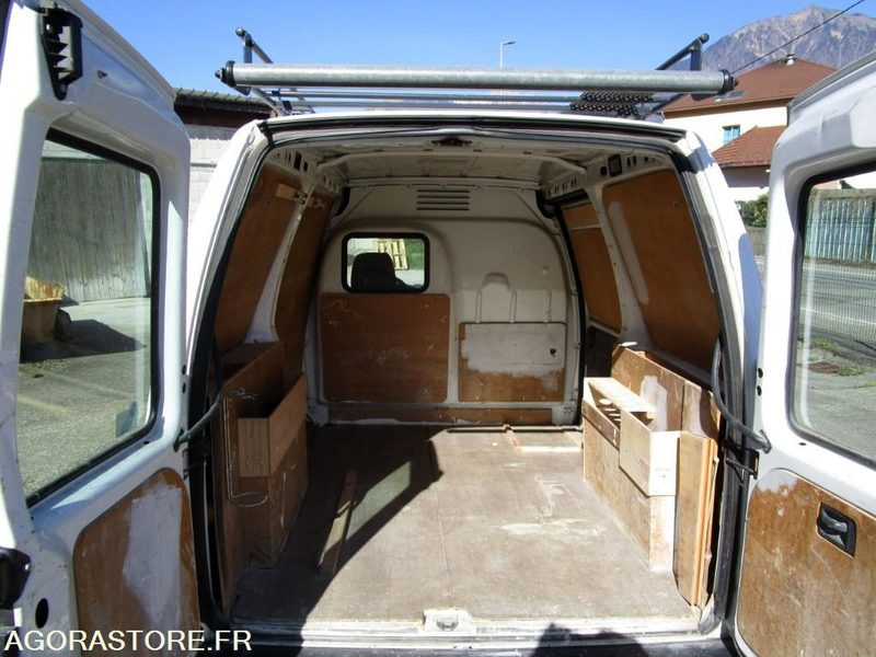 Gesloten bestelwagen PEUGEOT EXPERT du 29/11/2005 en l'état (Contrôle Technique joint)