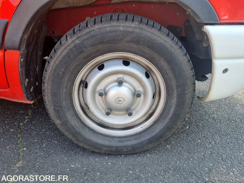 Gesloten bestelwagen RENAULT MASTER L2H2 - CL 646 AB - 118636 Kms