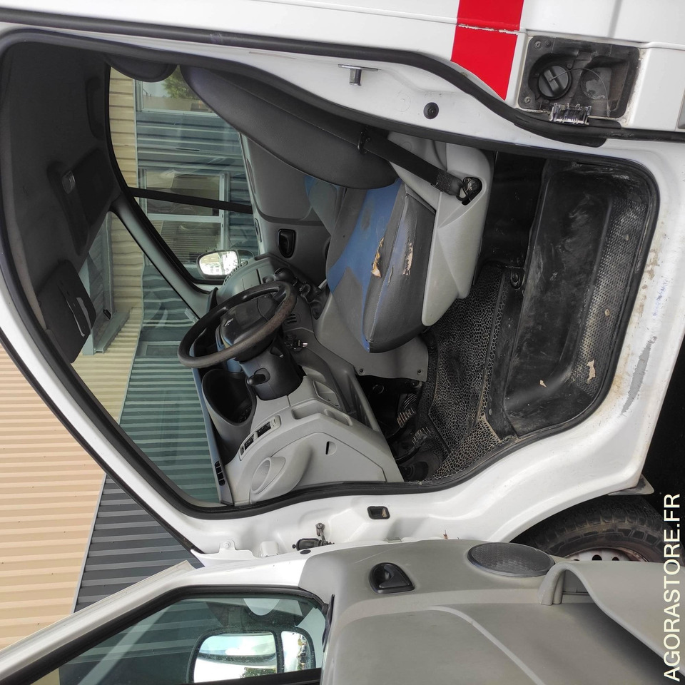 Gesloten bestelwagen RENAULT - TRAFIC - 2013 / 171683 KMS (CS-775-FQ)