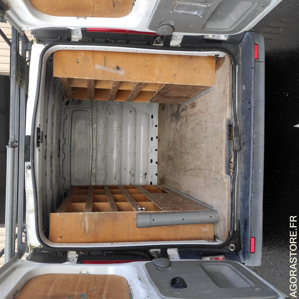 Gesloten bestelwagen RENAULT - TRAFIC - 2013 / 171683 KMS (CS-775-FQ)