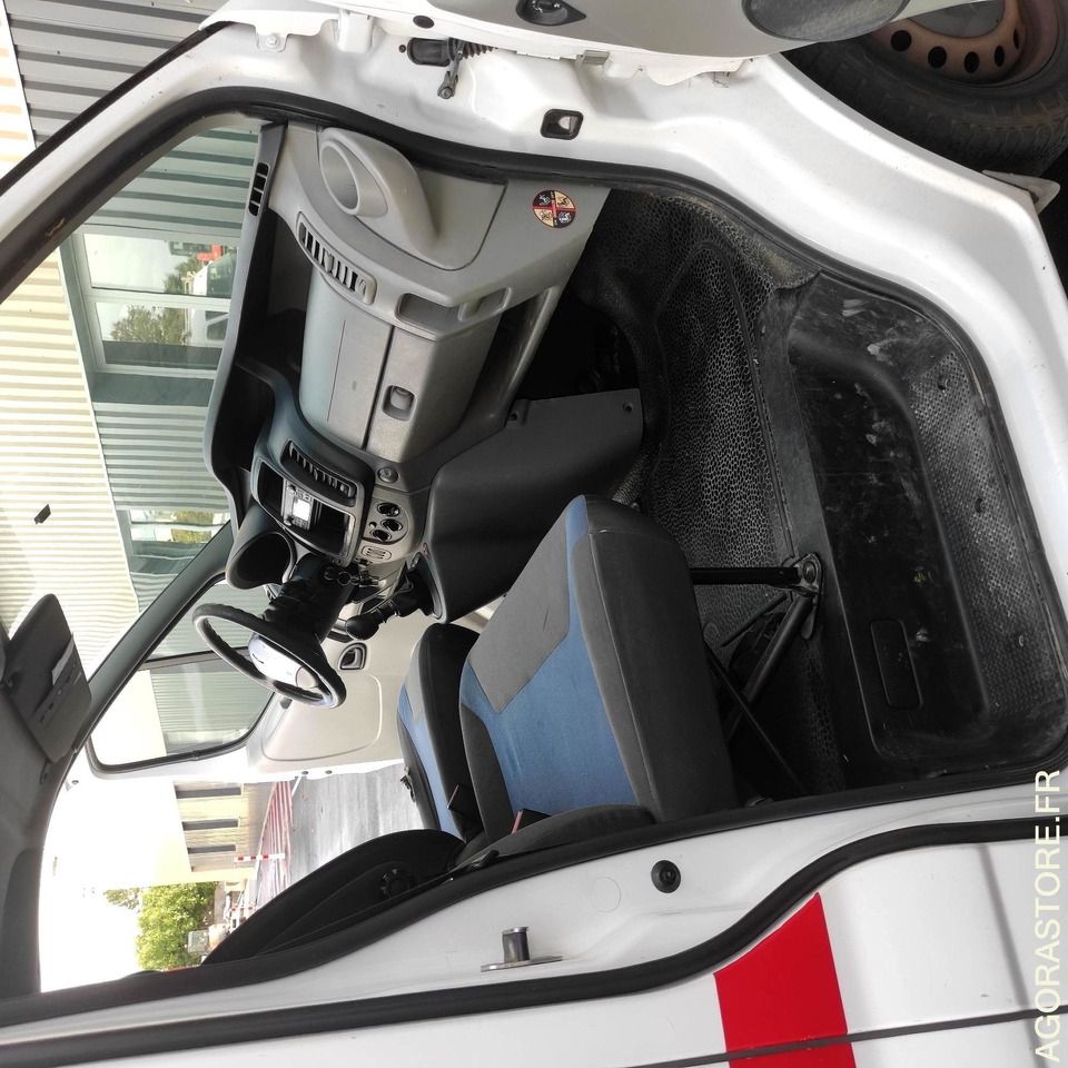 Gesloten bestelwagen RENAULT - TRAFIC - 2013 / 171683 KMS (CS-775-FQ)