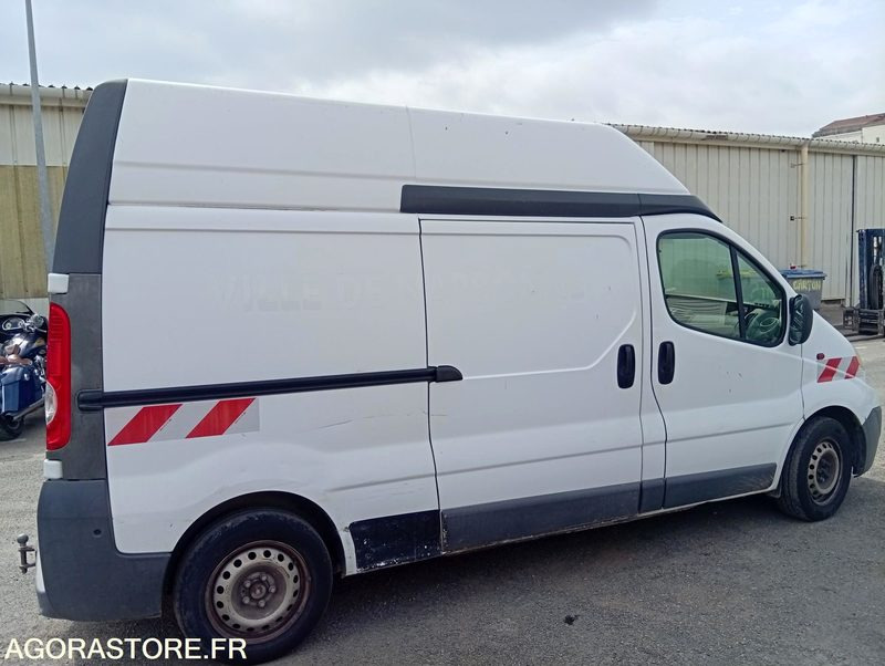 Gesloten bestelwagen RENAULT TRAFIC 211200kms - 2006