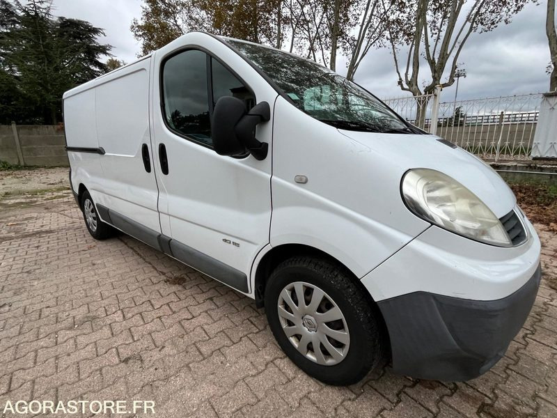 Gesloten bestelwagen RENAULT TRAFIC L2H1 - 2013 / 202 310 KM