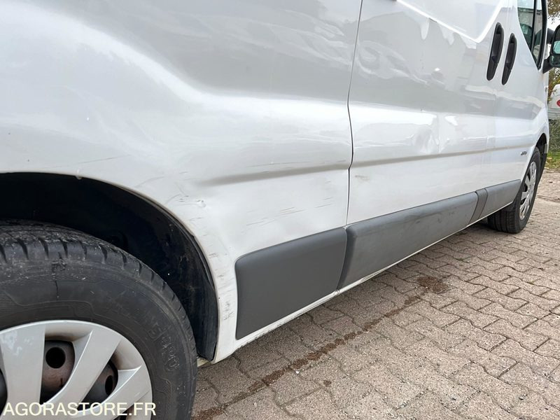 Gesloten bestelwagen RENAULT TRAFIC L2H1 - 2013 / 202 310 KM
