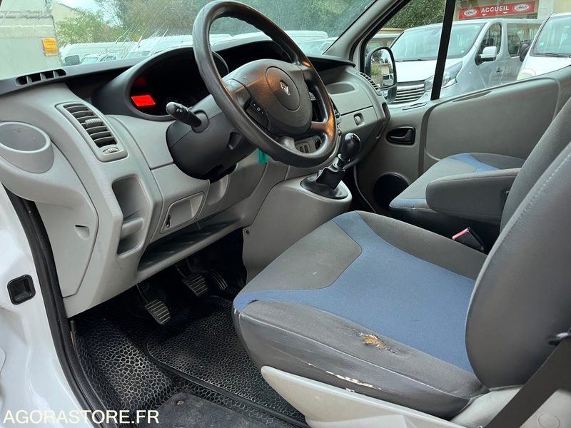 Gesloten bestelwagen RENAULT TRAFIC L2H1 - 2013 / 202 310 KM