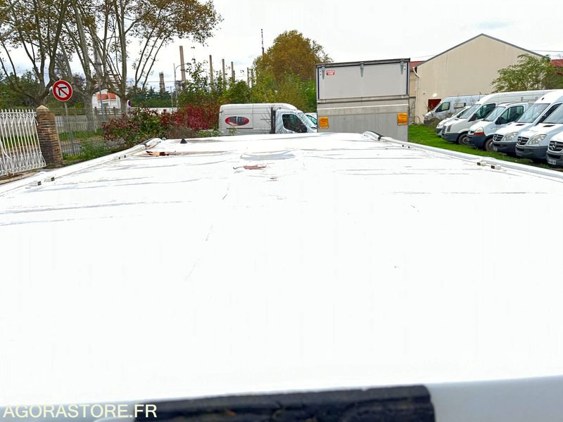 Gesloten bestelwagen RENAULT TRAFIC L2H1 - 2013 / 202 310 KM
