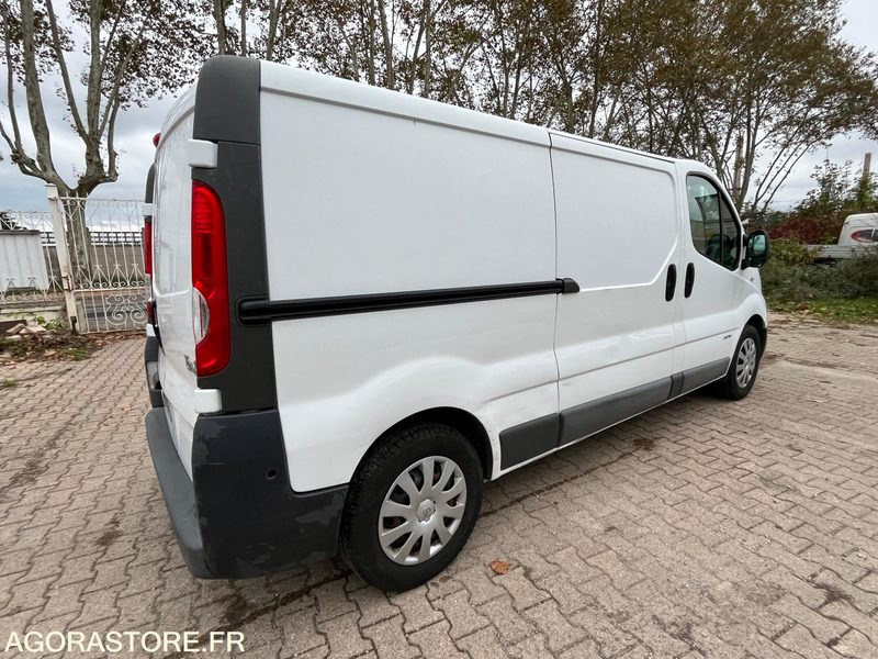 Gesloten bestelwagen RENAULT TRAFIC L2H1 - 2013 / 202 310 KM