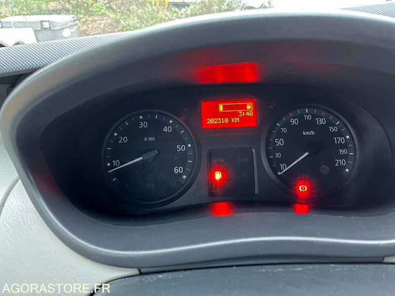 Gesloten bestelwagen RENAULT TRAFIC L2H1 - 2013 / 202 310 KM