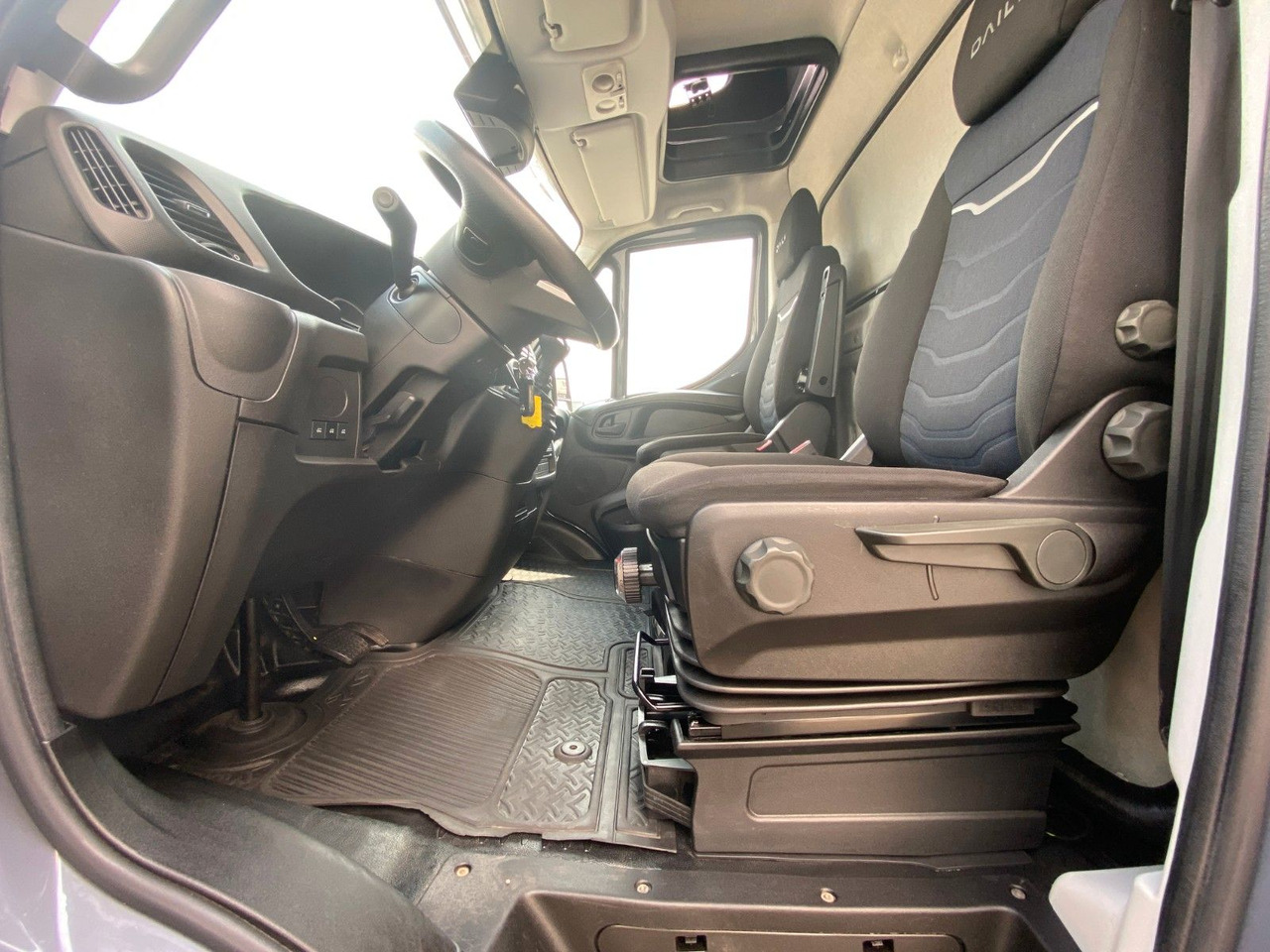 Huifzeil bedrijfswagen Iveco Daily Hi-Matic 70 C 21 Topsleeper | LBW 1,00to.