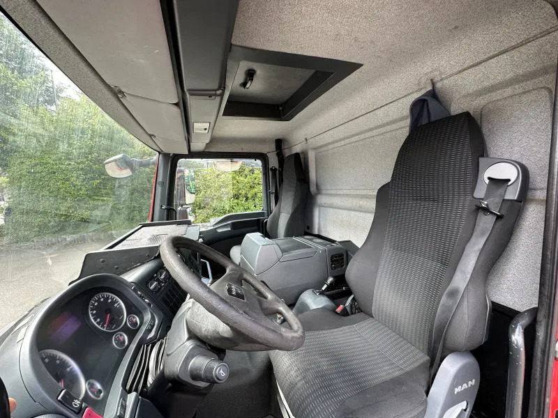 Huifzeil bedrijfswagen MAN TGL 8.180 FBL Plane langes Haus Topsleeper Klima