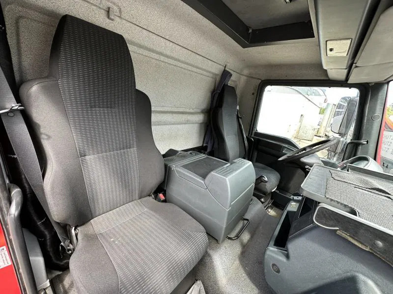 Huifzeil bedrijfswagen MAN TGL 8.180 FBL Plane langes Haus Topsleeper Klima