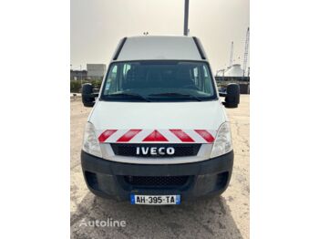 Gesloten bestelwagen, Bestelwagen met dubbele cabine IVECO 50C15: afbeelding 1