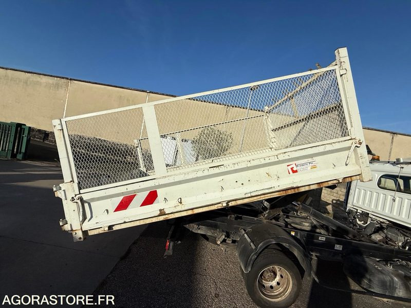Kipper bestelwagen BENNE AMOVIBLE GRILLAGEE