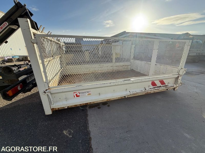 Kipper bestelwagen BENNE AMOVIBLE GRILLAGEE
