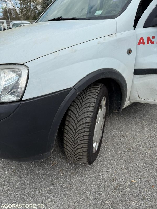 Kleine bestelwagen AD377FT- Fourgonnette OPEL COMBO GNV