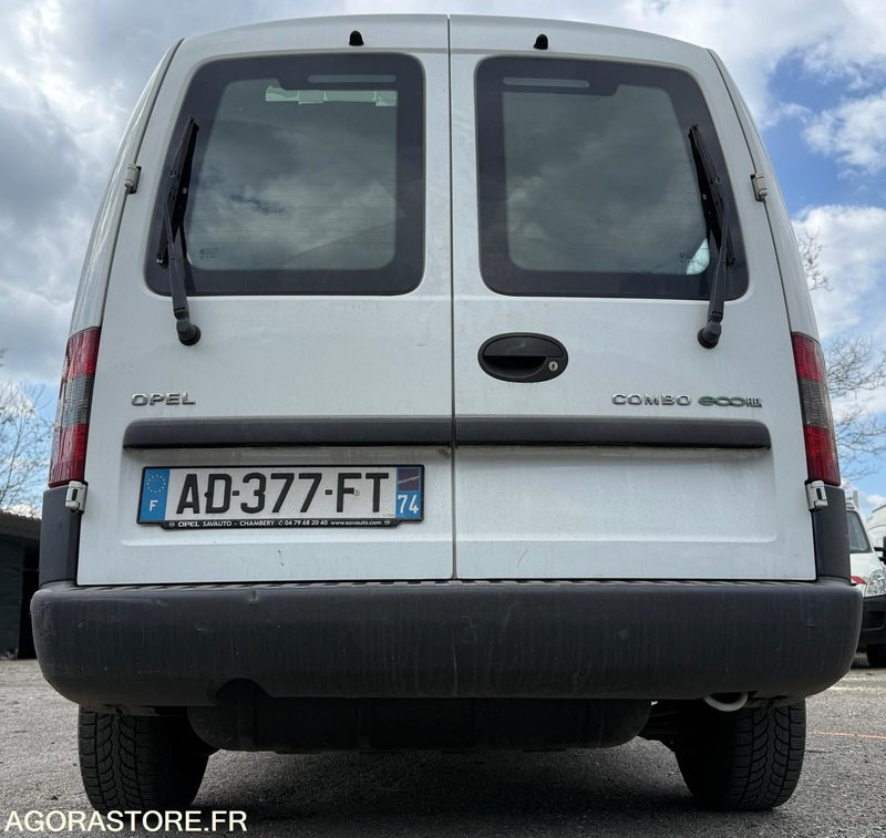 Kleine bestelwagen AD377FT- Fourgonnette OPEL COMBO GNV