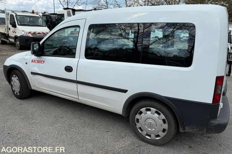 Kleine bestelwagen AD377FT- Fourgonnette OPEL COMBO GNV
