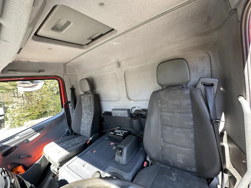 Koelwagen Mercedes-Benz 818 L Blumentransporter ISO-Koffer