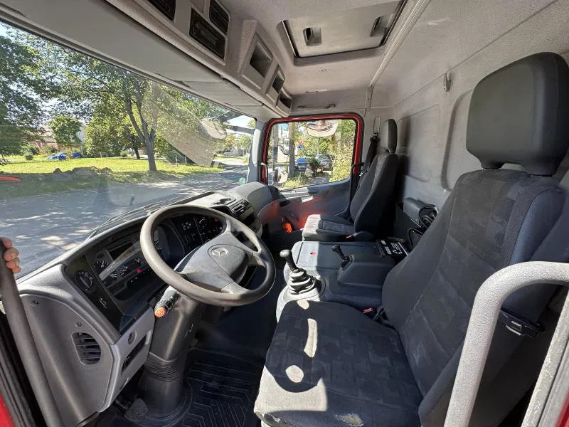 Koelwagen Mercedes-Benz 818 L Blumentransporter ISO-Koffer