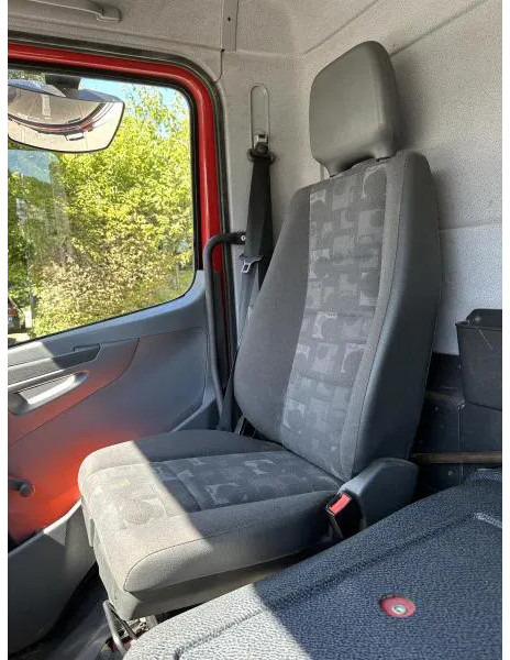 Koelwagen Mercedes-Benz 818 L Blumentransporter ISO-Koffer