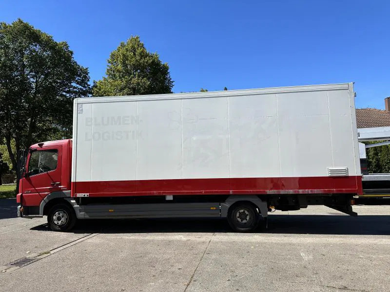 Koelwagen Mercedes-Benz 818 L Blumentransporter ISO-Koffer