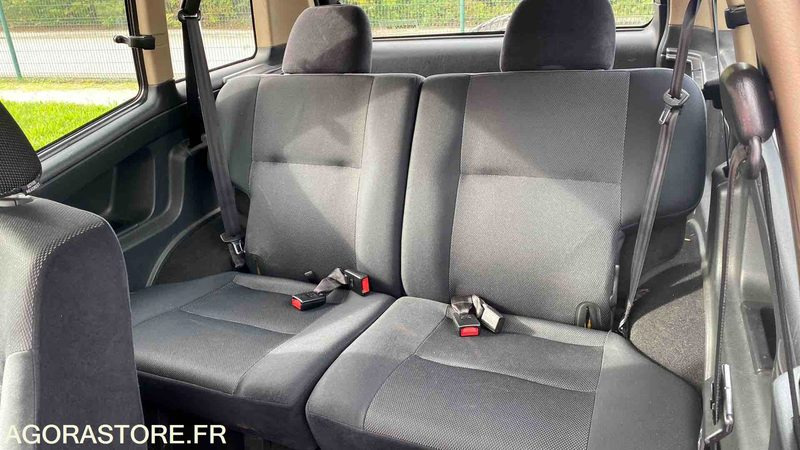 Bedrijfswagen Nissan Terrano II 2,7TD	- 26/05/2004