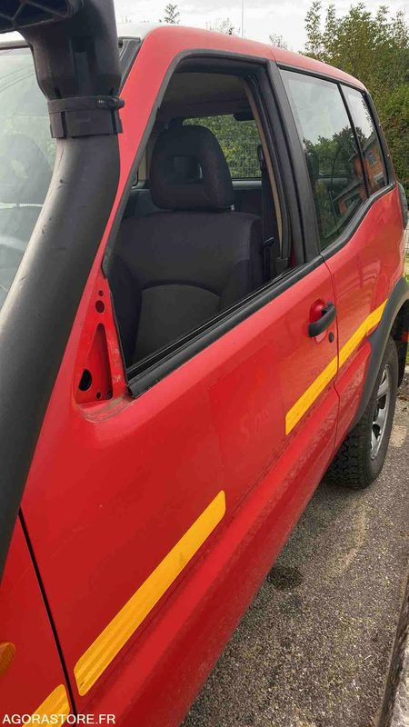 Bedrijfswagen Nissan Terrano II 2,7TD	- 26/05/2004