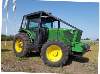 Bosbouw tractor John Deere 6195R