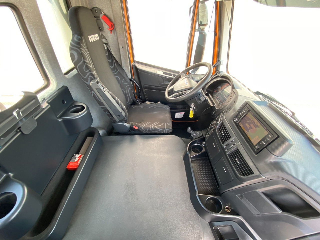 Betonmixer Iveco Trakker AD 340 TB 400/8x4 | 9m³ Liebherr*Navi*AC