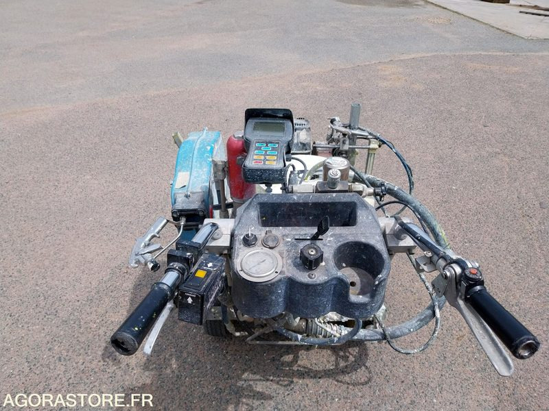 Bouwmaterieel Machine à peinture routière