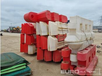 Bouwmaterieel Selection of Plastic Water Filled Crash Barriers
