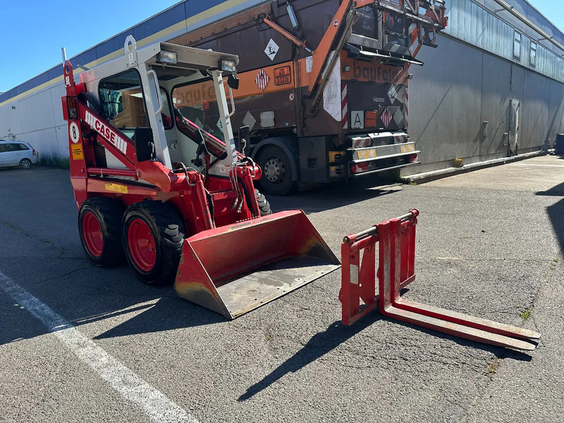 Compacte rupslader Case 1825 4x4 KOMPAKT / UNILADER mit Schaufel / Gabel