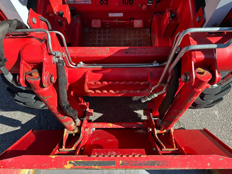 Compacte rupslader Case 1825 4x4 KOMPAKT / UNILADER mit Schaufel / Gabel
